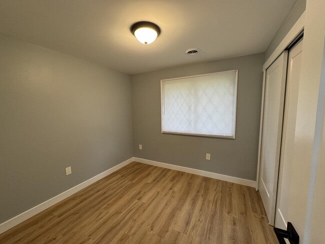 Building Photo - 62 Golden Rod Ln