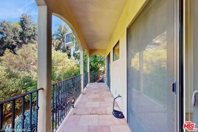 Building Photo - 3311 Deronda Dr