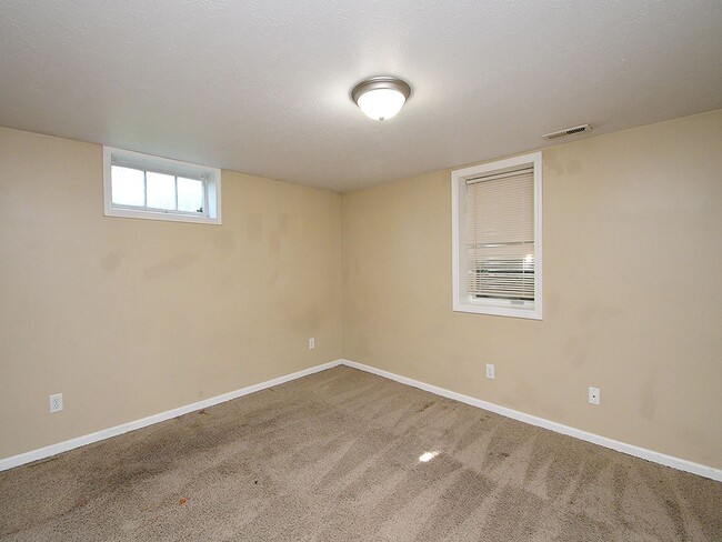 Building Photo - Elmwood Park Charmer