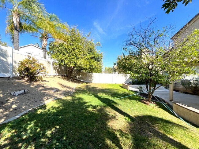 Building Photo - 4 bed, 3 bath located in Corona, CA!