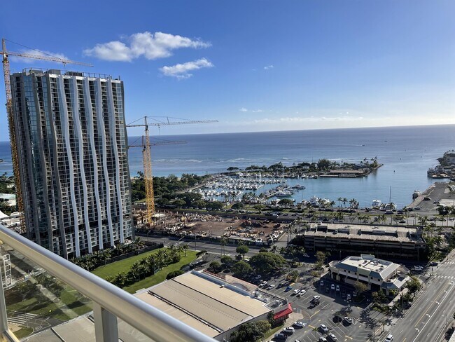 Building Photo - 988 Halekauwila St