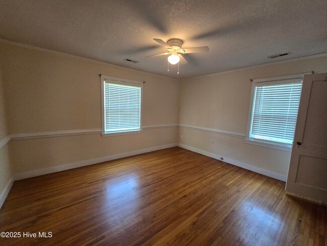 Building Photo - 1105 E Williams Cir
