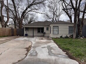 Building Photo - Pre-Leasing for Summer/Fall 2025 - Close t...