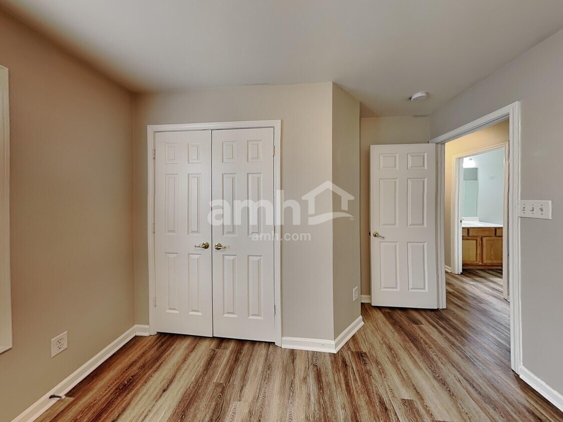 Building Photo - 3357 Hawick Commons Dr