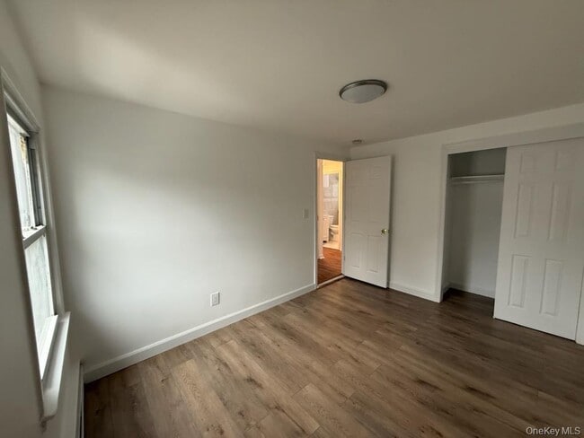 Building Photo - 161 Glen Cove Ave