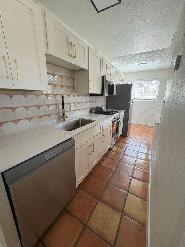 Building Photo - 817 S Melody Ln