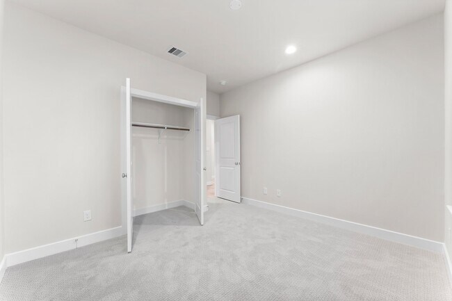 Building Photo - 5905 Haring Ln