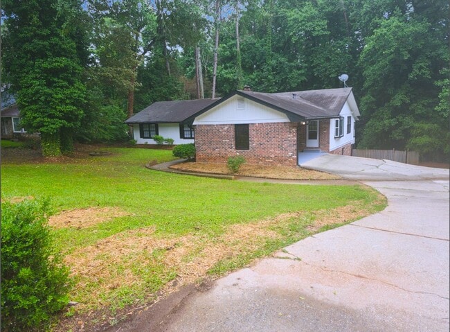 Building Photo - Spacious 5-Bedroom Home in Stone Mountain!