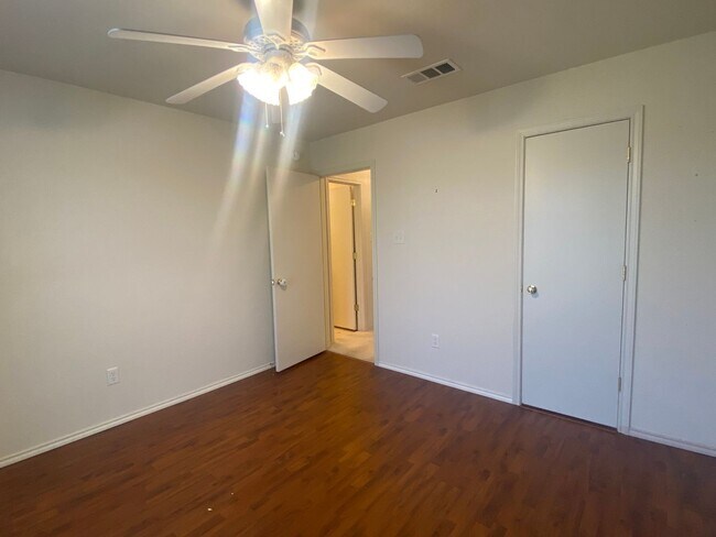 Building Photo - 3 BEDROOM BELTON ISD