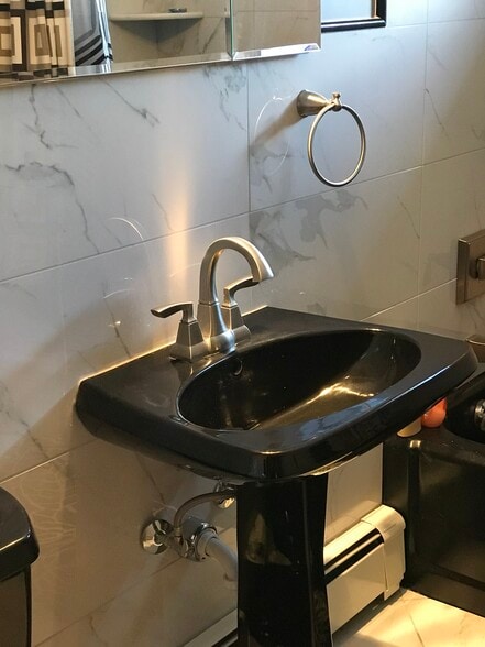 Building Photo - 6012 Donlar St