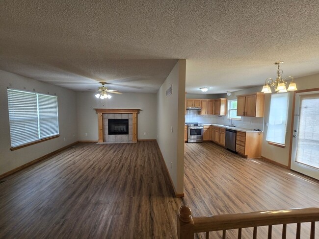 Building Photo - Huge three bedroom home available for rent