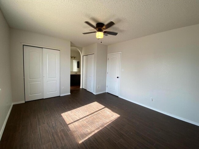 Building Photo - 3303 Almedia Pl