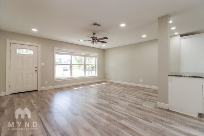 Building Photo - 1560 Palmetto St