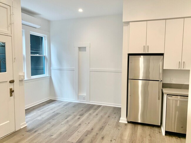 Building Photo - 2BR/1BA Valencia Corridor Luxury Garden Fl...