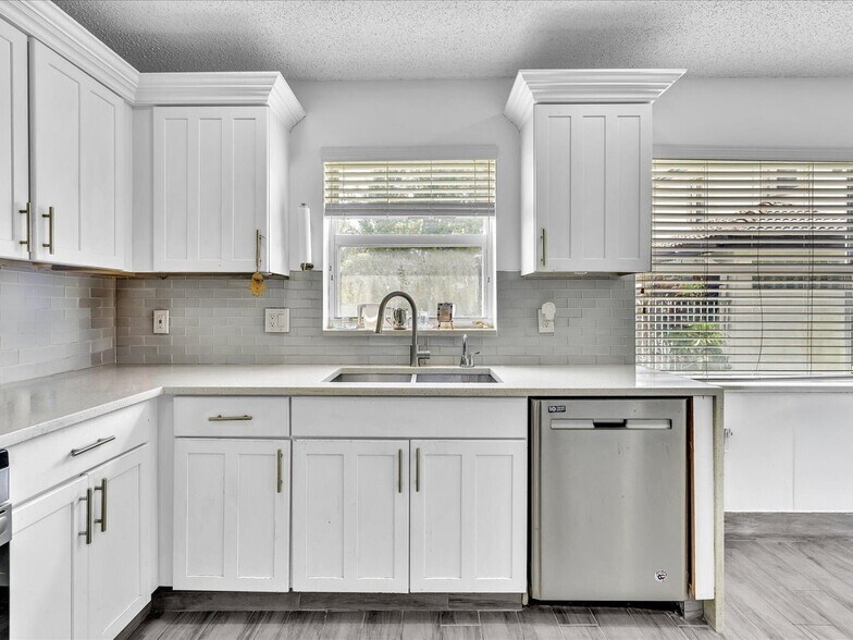 Building Photo - 7145 Crescent Creek Pl