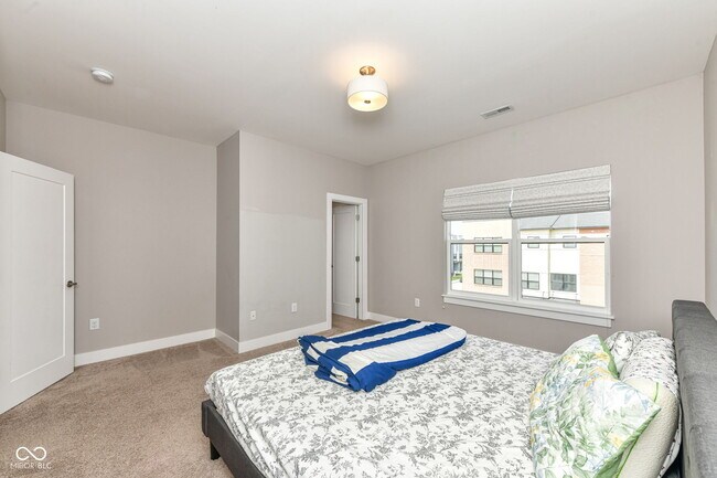 Building Photo - 2579 Filson St