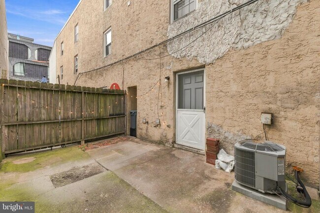 Building Photo - 316 W Wildey St