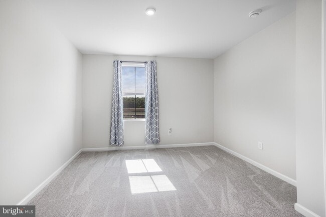 Building Photo - 704 Four Seasons Ct