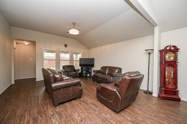 Building Photo - 15111 Longleaf Frst Dr