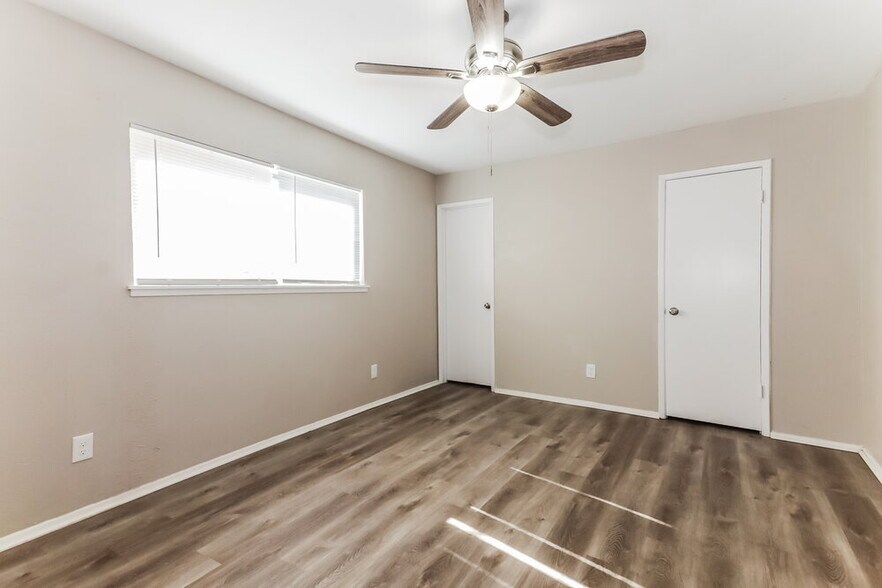 Building Photo - 5916 Cedar Ln