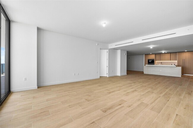 Building Photo - 900 N Ocean Blvd