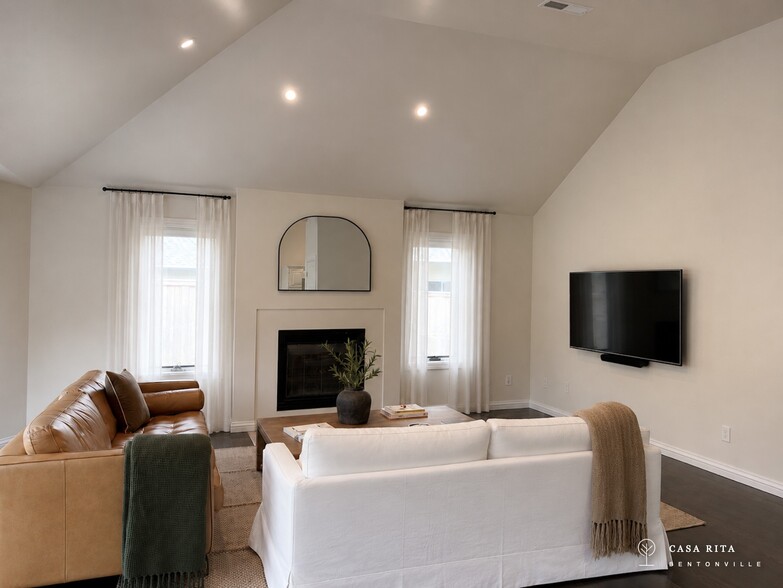 Building Photo - Executive Furnished 3BR Near Walmart HQ