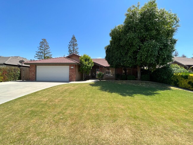 Building Photo - Beautiful Home in the Northwest!