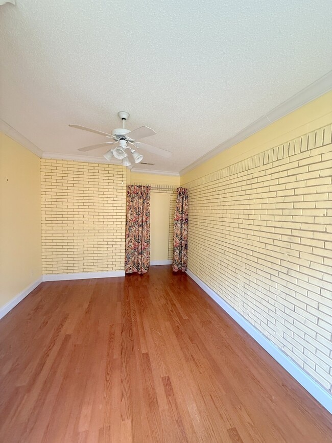 Building Photo - 15047 Ashmont Blvd SE