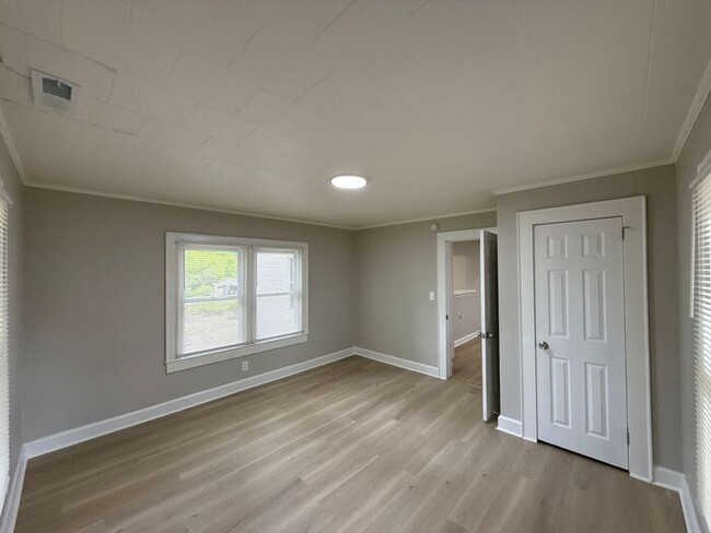 Building Photo - T.R. Lawing Realty Property