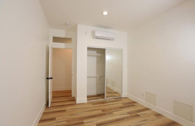 Building Photo - Sanit(4537)