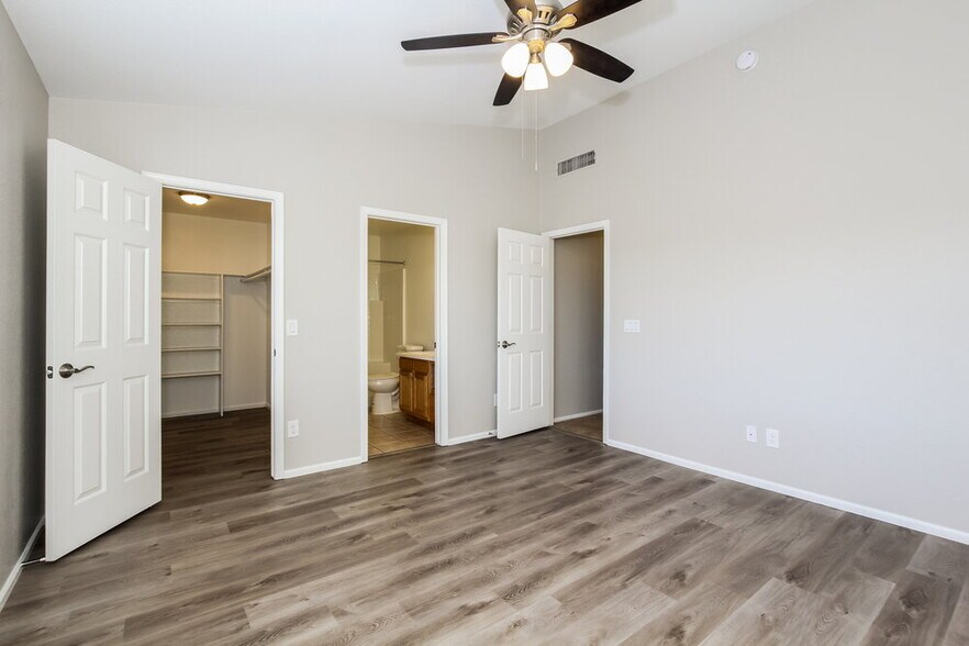 Building Photo - 717 E Calle Chulo Rd