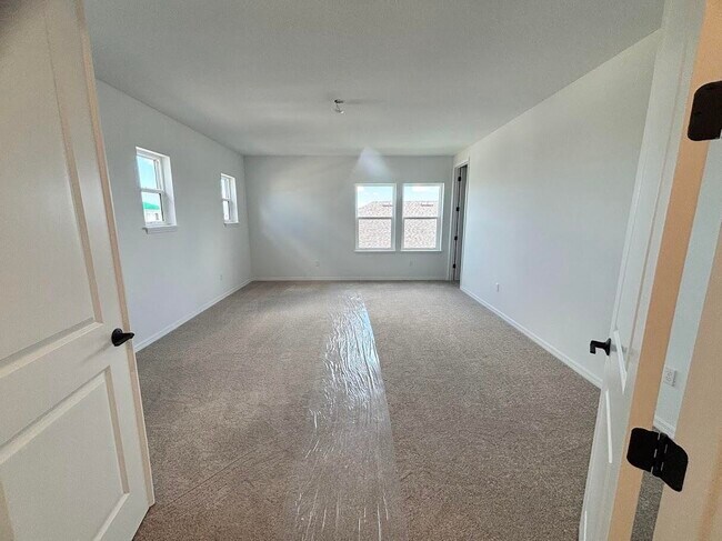 Building Photo - 9323 Lorenzo Wy