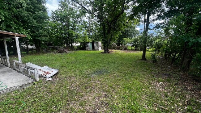 Building Photo - 104 W Evergreen St