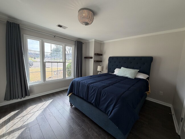 Building Photo - 1565 Dexter Run W