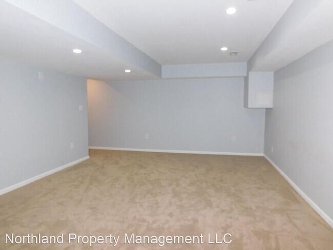 Building Photo - 2 br, 2.5 bath House - 1505 Kent #2