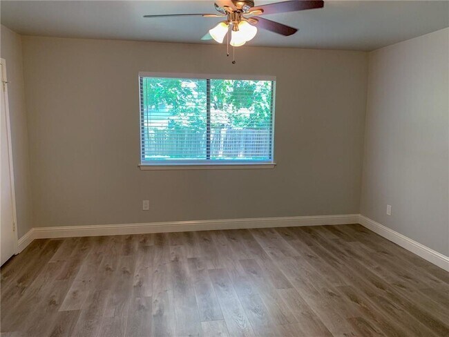 Building Photo - 1604 Holstein Dr