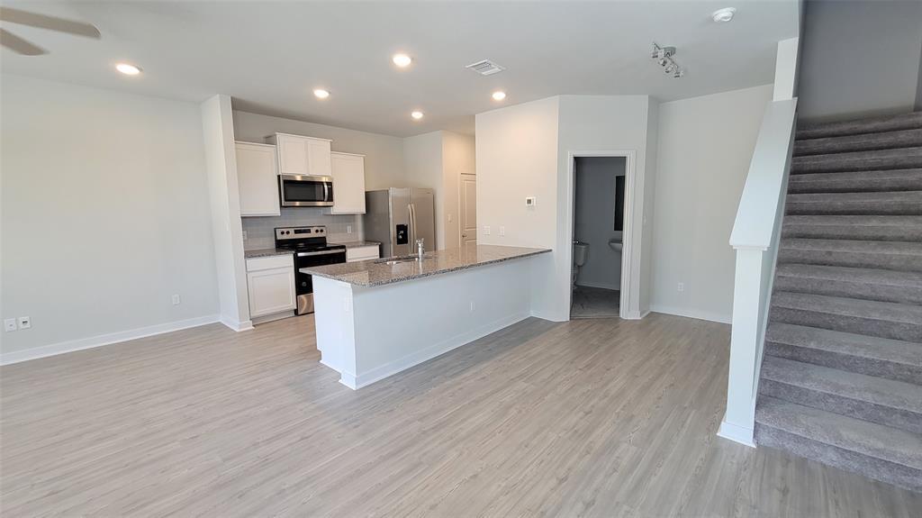 Building Photo - 605 W South St