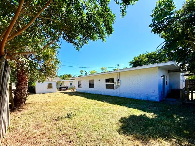 Building Photo - 1455 NE Silver Maple Way