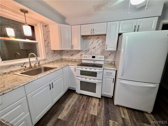 Building Photo - 35 Park Ave