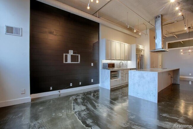 Building Photo - 6533 E Jefferson Ave