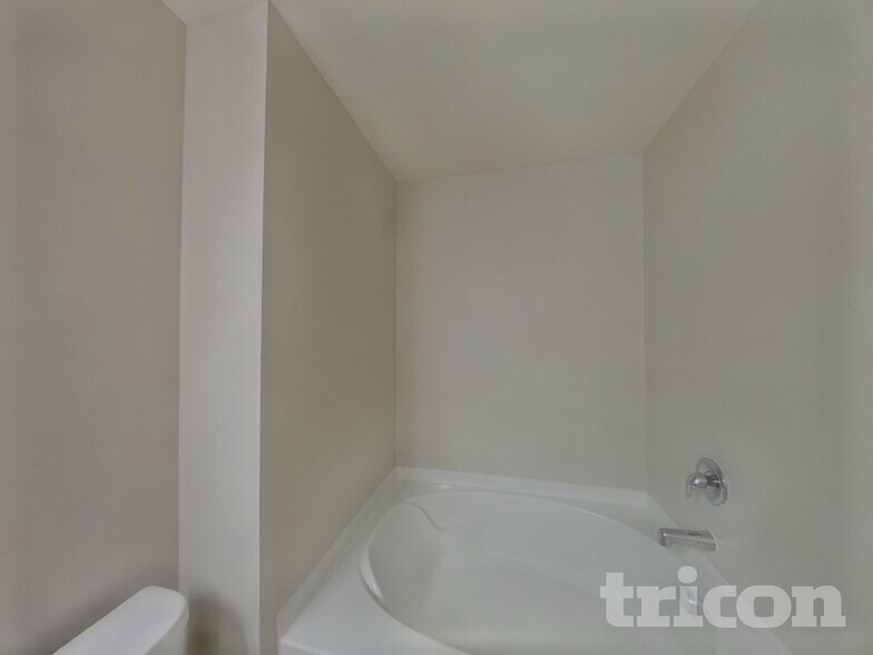 Building Photo - 2028 Stoney Pointe Cir