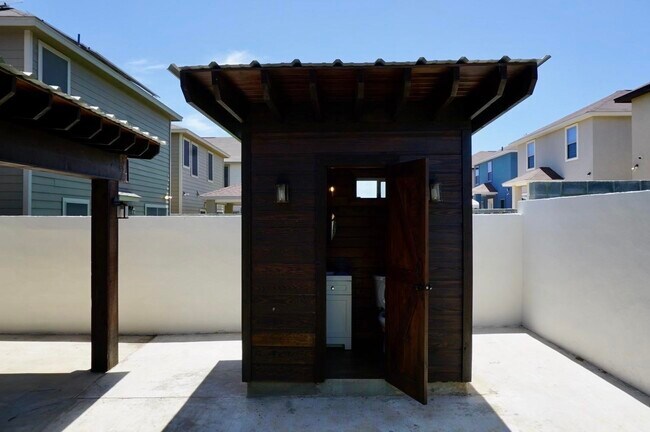 Building Photo - 4307 Regina Dr