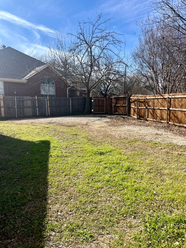 Building Photo - Historic neighborhood - 2/1 - Pets Welcome...