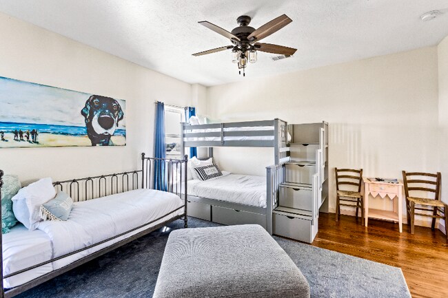 Building Photo - 14204 Miramar Dr