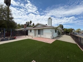 Building Photo - 1011 Oleander Ave