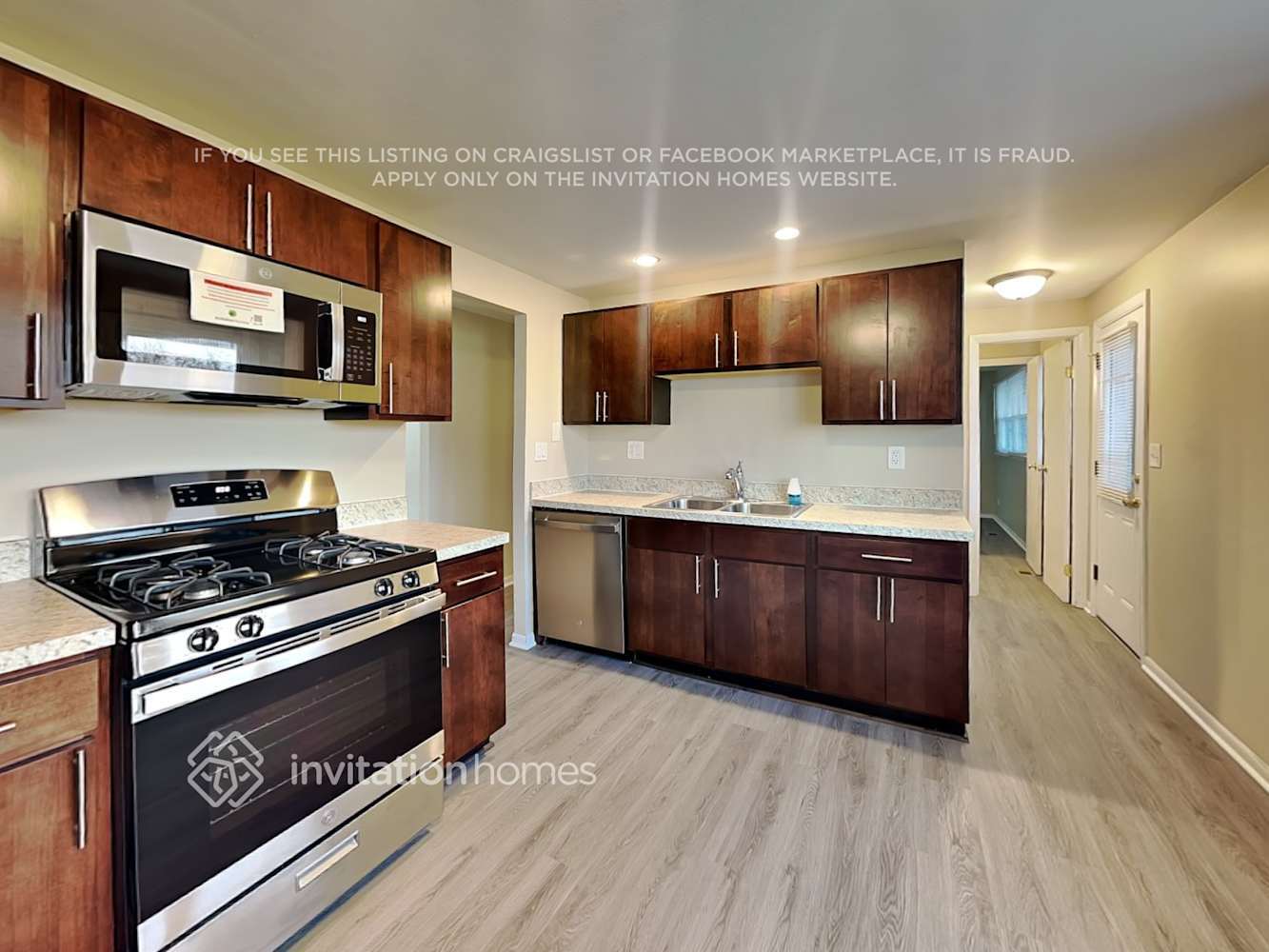 Building Photo - 800 S Cedarcrest Dr