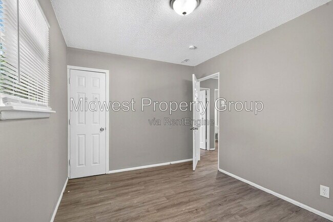 Building Photo - 1446 Vero Dr