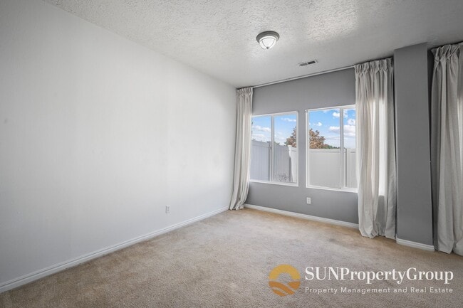 Building Photo - 1574 Calais Ct