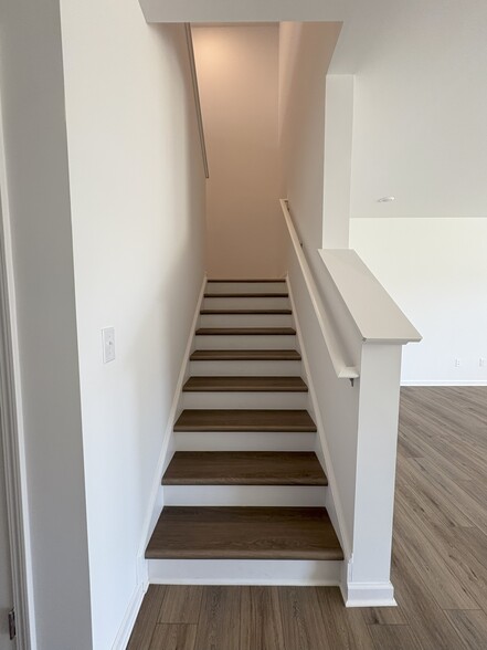 Building Photo - 212 Paisley Way