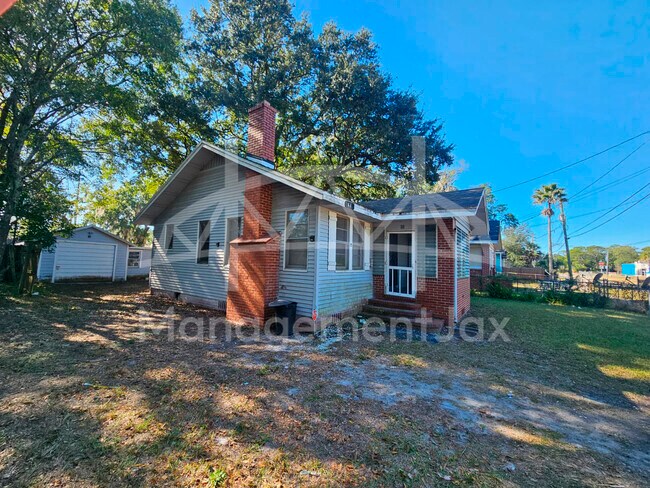 Building Photo - 44 E 45th St